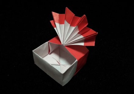 Origami Box with a fan by Kawate Ayako on giladorigami.com