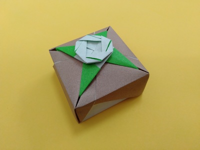 Origami Box with lid by Noriko Nagata on giladorigami.com