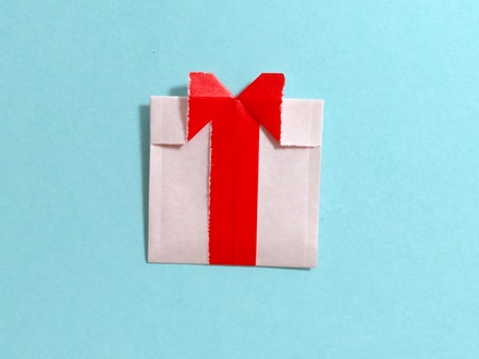 Origami Gift box greeting card by Aoyagi Shoko on giladorigami.com