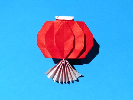 Origami Lantern by Yuyuyu on giladorigami.com