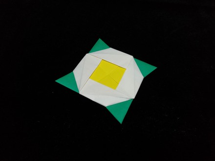 Origami Spinning coaster by Kawate Ayako on giladorigami.com