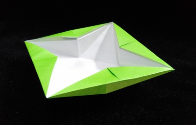 Origami Star-shaped dish by Komiya Hazime on giladorigami.com