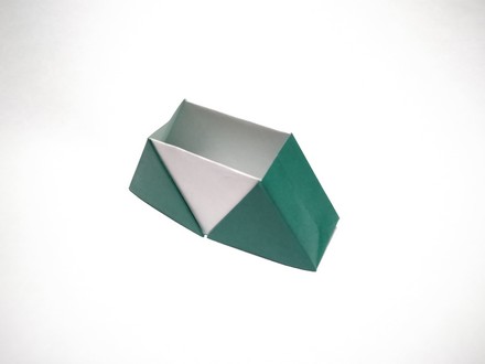 Origami Trapezoid box by Paulo Mitsuru Imamura on giladorigami.com