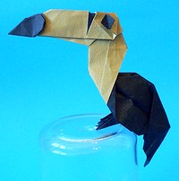 Origami Toucan by Dang Viet Tan on giladorigami.com